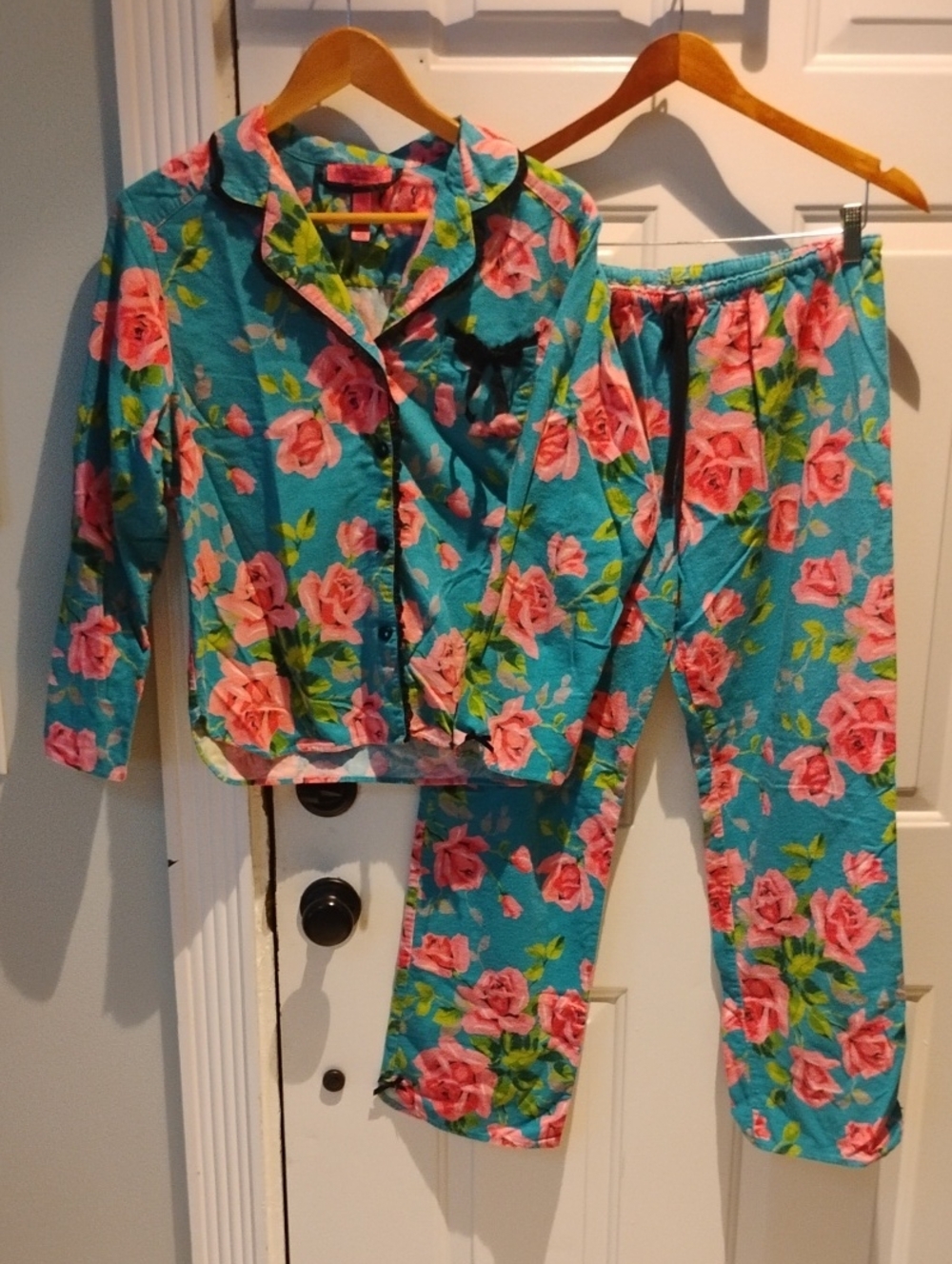 Betsey Johnson Teal Floral Button-Front Pajama Set with Pink Roses - Medium